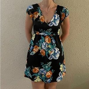 MinkPink Short Sleeve Mini Floral Dress Back Zip Small Black & Blue